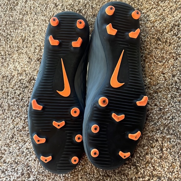 Nike Hypervenom soccer cleats, women's size 7. - Picture 8 of 8